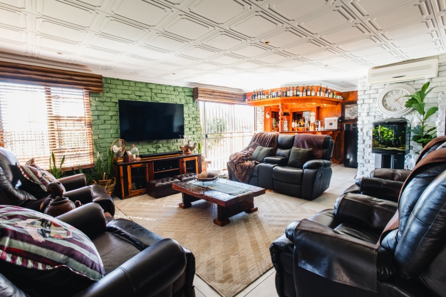 5 Bedroom Property for Sale in Dan Pienaar Free State